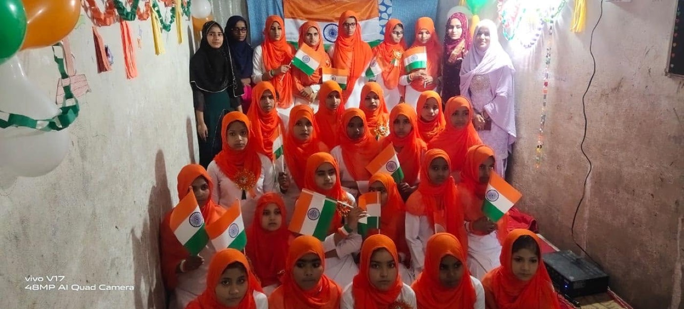 Students and teachers of the school on Independence Day